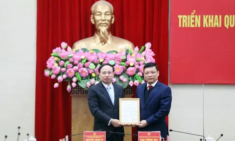Trao quyết định phê chuẩn Phó Chủ tịch tỉnh Quảng Ninh